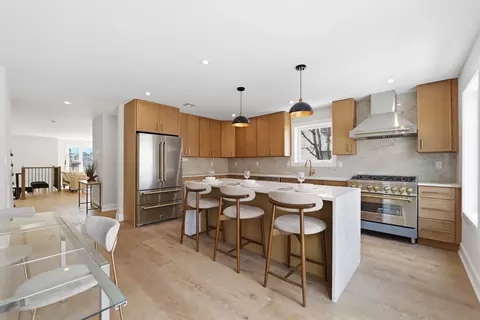 140 Weigands Ln # B, Secaucus, NJ 07094