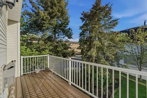 2 Marina Dr, Bayonne, NJ 07002
