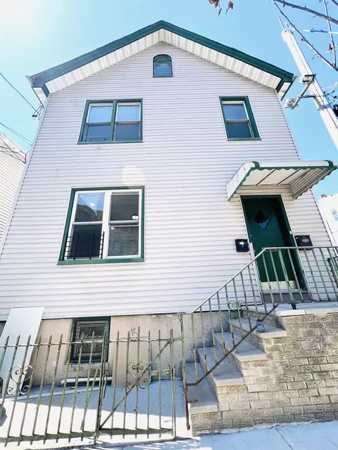 149 37th St, Union City, NJ 07087