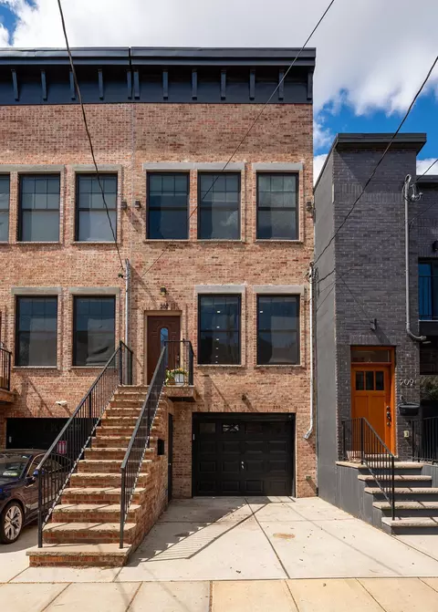 207 New York Ave, Union City, NJ 07087