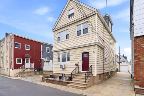 2 Obrien Ct, Bayonne, NJ 07002