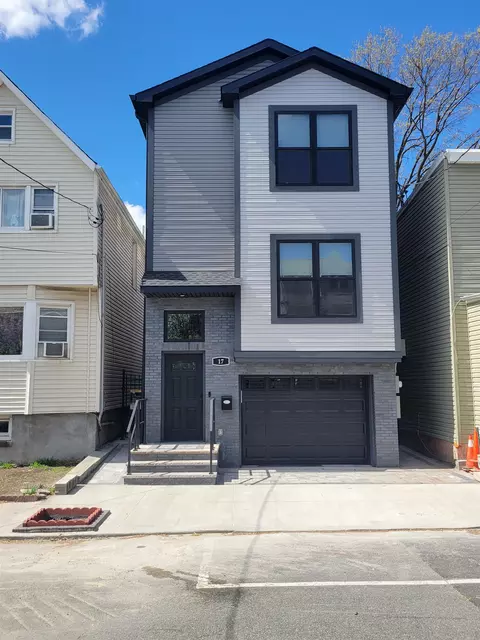 17 Hartley Pl, Bayonne, NJ 07002