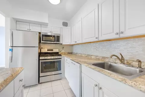 6050 John F Kennedy Blvd, West New York, NJ 07093