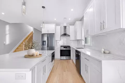 88 W 20th St #2, Bayonne, NJ 07002