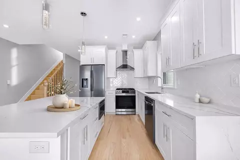 88 W 20th St #2, Bayonne, NJ 07002