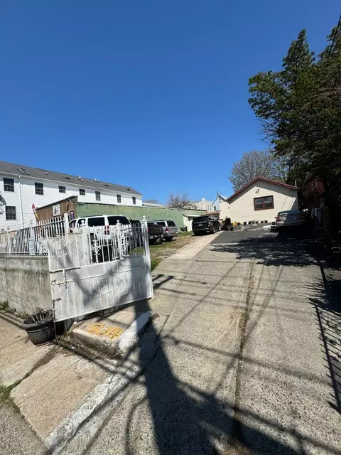 254 Seaview Ave, Jersey City, NJ 07305