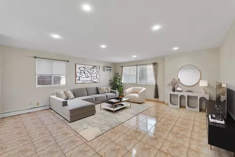 226 49th St #2, Union City, NJ 07087