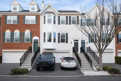 5 Hemlock St, Jersey City, NJ 07305