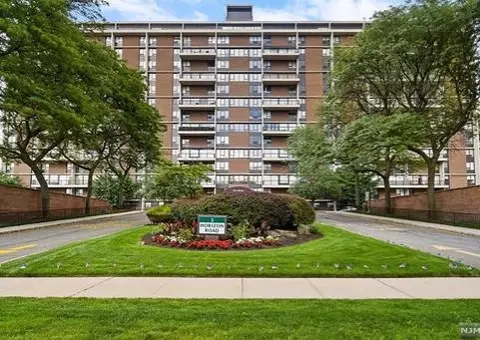 2 Horizon Rd #1423, Fort Lee, NJ 07024
