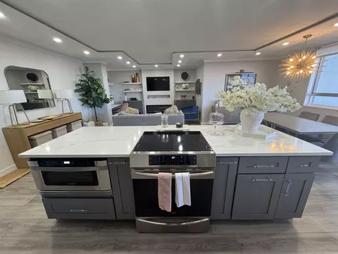 100 Manhattan Ave #212, Union City, NJ 07087
