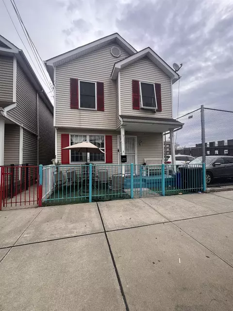 174 Dwight St, Jersey City, NJ 07305