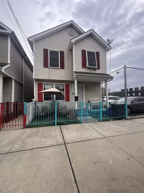 174 Dwight St, Jersey City, NJ 07305