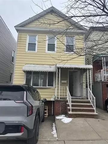 76 W 54th St, Bayonne, NJ 07002