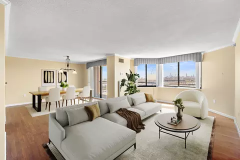 1307 Harmon Cove Tower #1307, Secaucus, NJ 07094