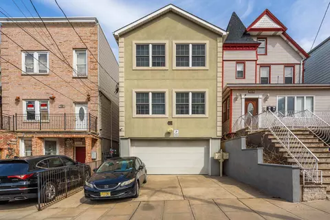 714 17th St, Union City, NJ 07087