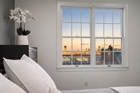 206 Shearwater Ct W #74, Jersey City, NJ 07305