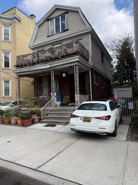212 52nd St, West New York, NJ 07093