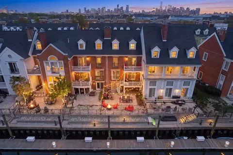 26 Half Moon Isle #26, Jersey City, NJ 07305