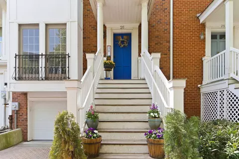 26 Half Moon Isle #26, Jersey City, NJ 07305