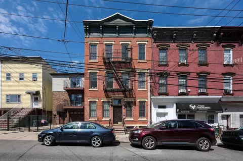 96 Bowers St #2L, Jersey City, NJ 07307