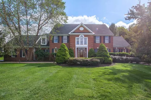 2 Harvest Ln, Washington Township, NJ 07853