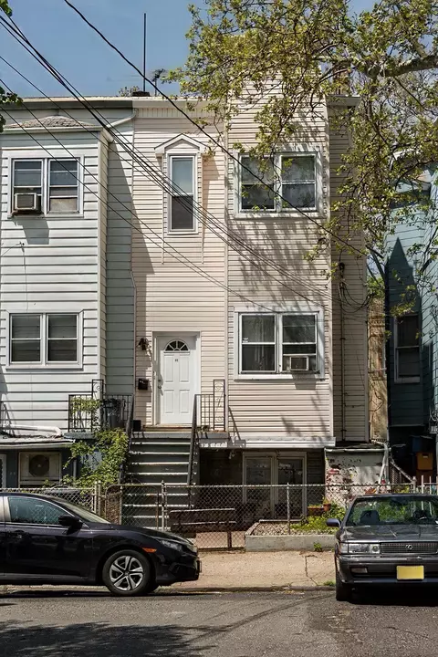 86 Waverly St, Jersey City, NJ 07306