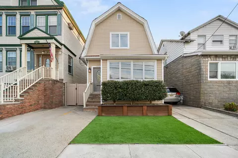 132 W 55th St, Bayonne, NJ 07002