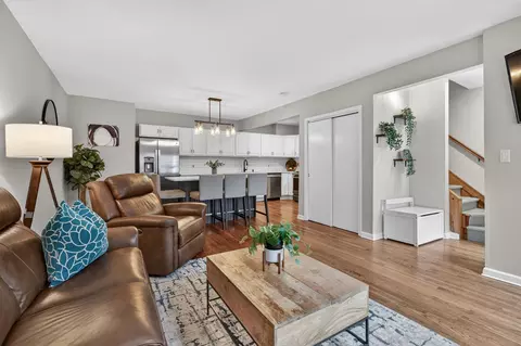 556 1st St #4, Hoboken, NJ 07030