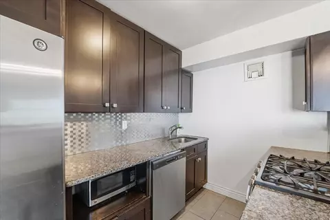 6040 Boulevard #21J, West New York, NJ 07093
