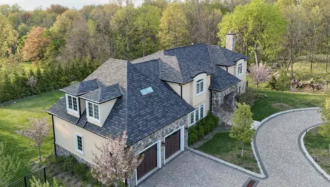 281 Beaufort Ave, Livingston, NJ 07039
