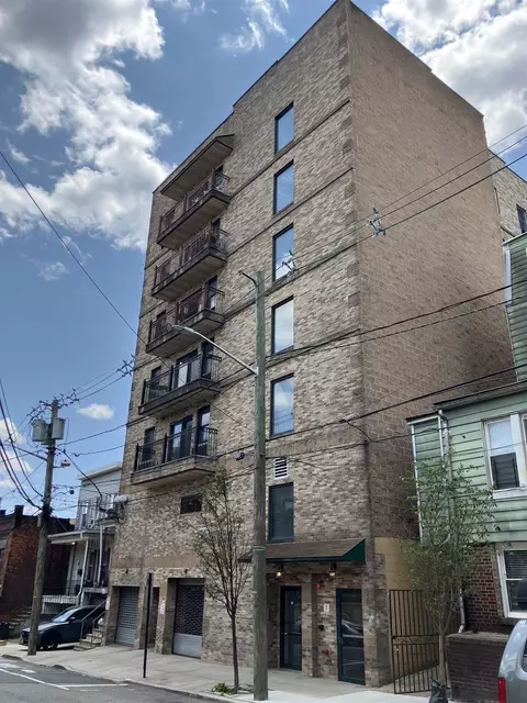 315 7th St #602, Union City, NJ 07087