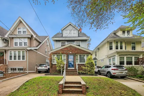 78 W 38th St, Bayonne, NJ 07002