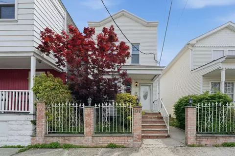 138 Lexington Ave, Bayonne, NJ 07002
