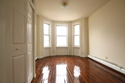 17 Bergen Ave, Jersey City, NJ 07305