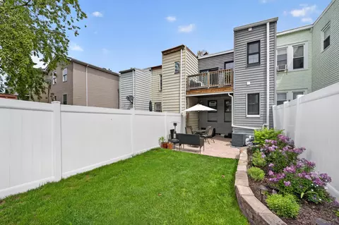 135 Grace St, Jersey City, NJ 07307