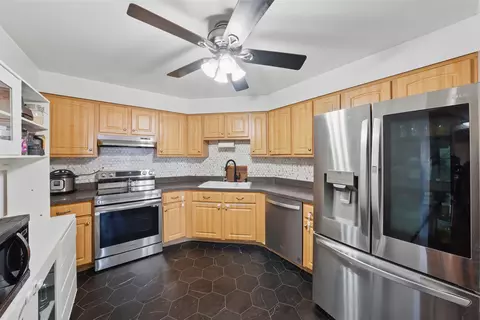 1508 Harmon Cove Tower #1508, Secaucus, NJ 07094