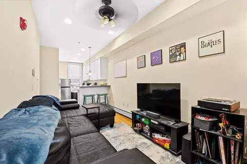 358 3rd St #3R, Hoboken, NJ 07030