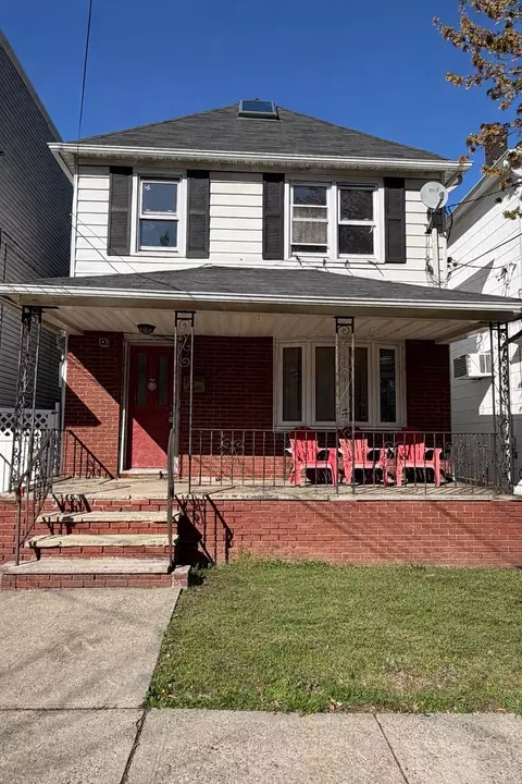 39 40th St, Bayonne, NJ 07002