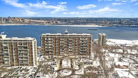 1 Horizon Rd #PH1, Fort Lee, NJ 07024