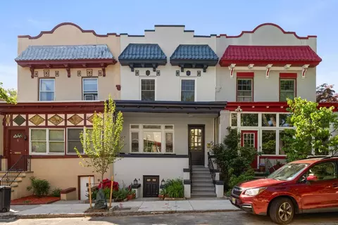 7 Burr Pl, Weehawken, NJ 07086