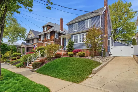 93 W 38th St, Bayonne, NJ 07002