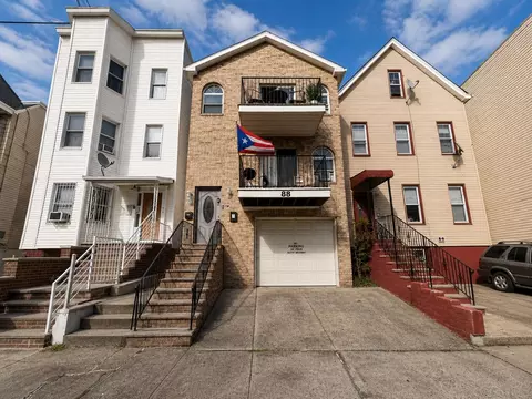 88 Brown Pl, Jersey City, NJ 07305