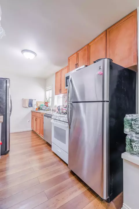 77 Wallis Ave, Jersey City, NJ 07306
