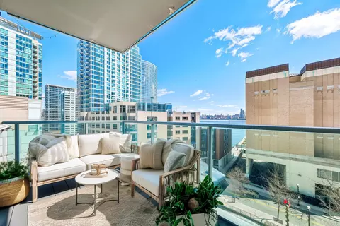 20 Newport Pkwy #908, Jersey City, NJ 07310