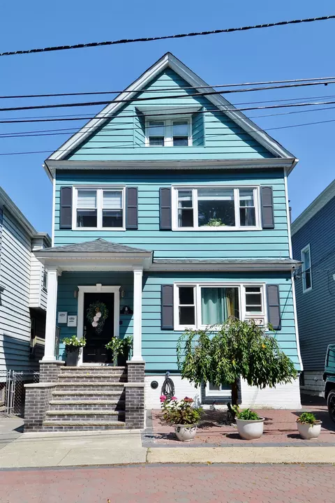 187 W 48th St, Bayonne, NJ 07002