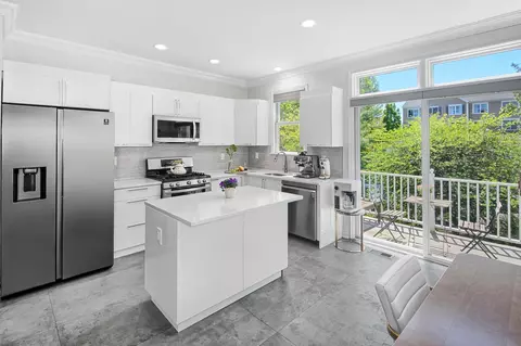 249 Brower Ct, West New York, NJ 07093