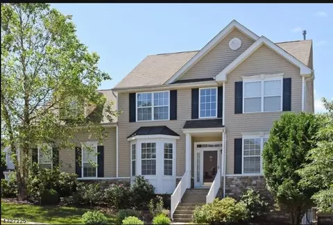 31 Winding Hill Dr, Hackettstown, NJ 07840