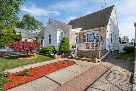 70 W 3rd St, Bayonne, NJ 07002