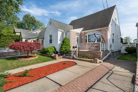 70 W 3rd St, Bayonne, NJ 07002