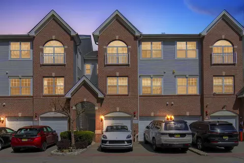 92 Lyon Ct, Jersey City, NJ 07305